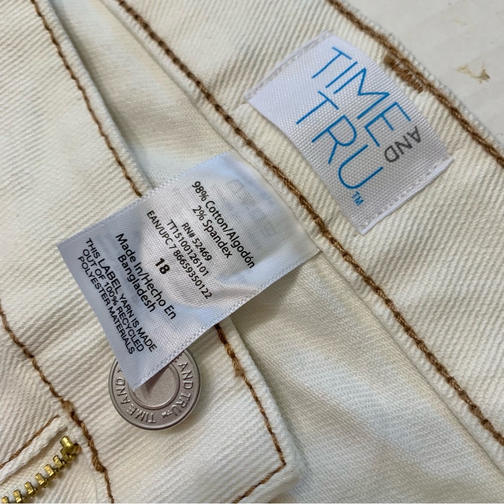 TIME & TRU Bootcut Kick Split Cream Jeans Sz 18 - Picture 6 of 6